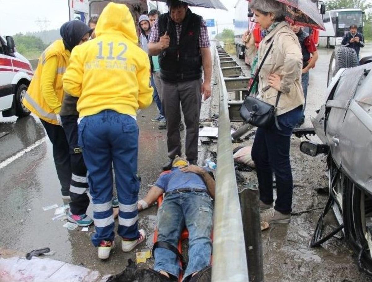Sakarya&rsquo;da Trafik Kazası: 4 Yaralı