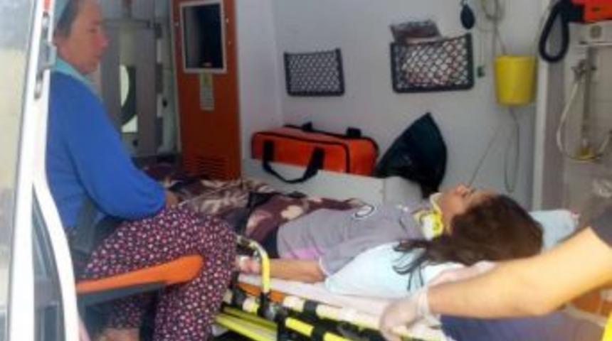 Andırın'da &Ouml;ğrenci Servisi Ile Minib&uuml;s &Ccedil;arpıştı: 4 Yaralı