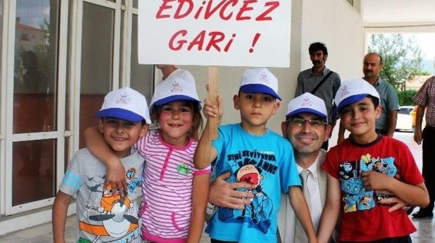 Minikler Obeziteye Karşı Y&uuml;r&uuml;d&uuml;