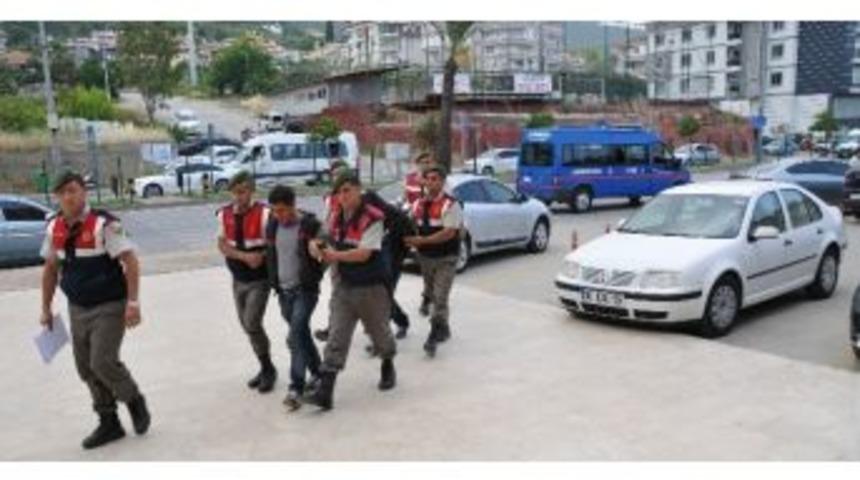 Antalya&rsquo;da Motosikletli Kapka&ccedil;&ccedil;ılar Kıskıvrak Yakalandı