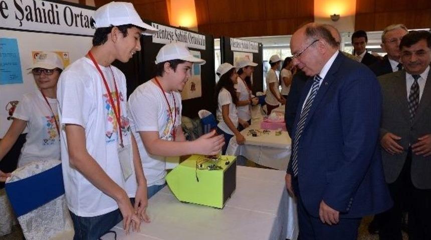 Vali &Ccedil;i&ccedil;ek 7. Bilim Şenliği&rsquo;nin A&ccedil;ılışını Yaptı