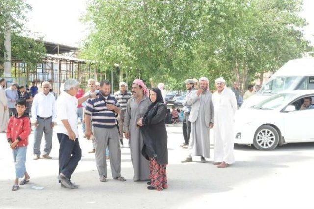 Sınırda Bekleyen Suriyelilerin Geçişlerine Izin Verildi (3)