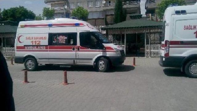 Sincik'te Öğrenci Servisi Devrildi: 16 Yaralı