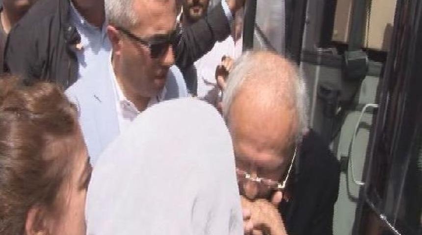 Kılı&ccedil;daroğlu, Halasının Elini &Ouml;pt&uuml;, Duasını Istedi