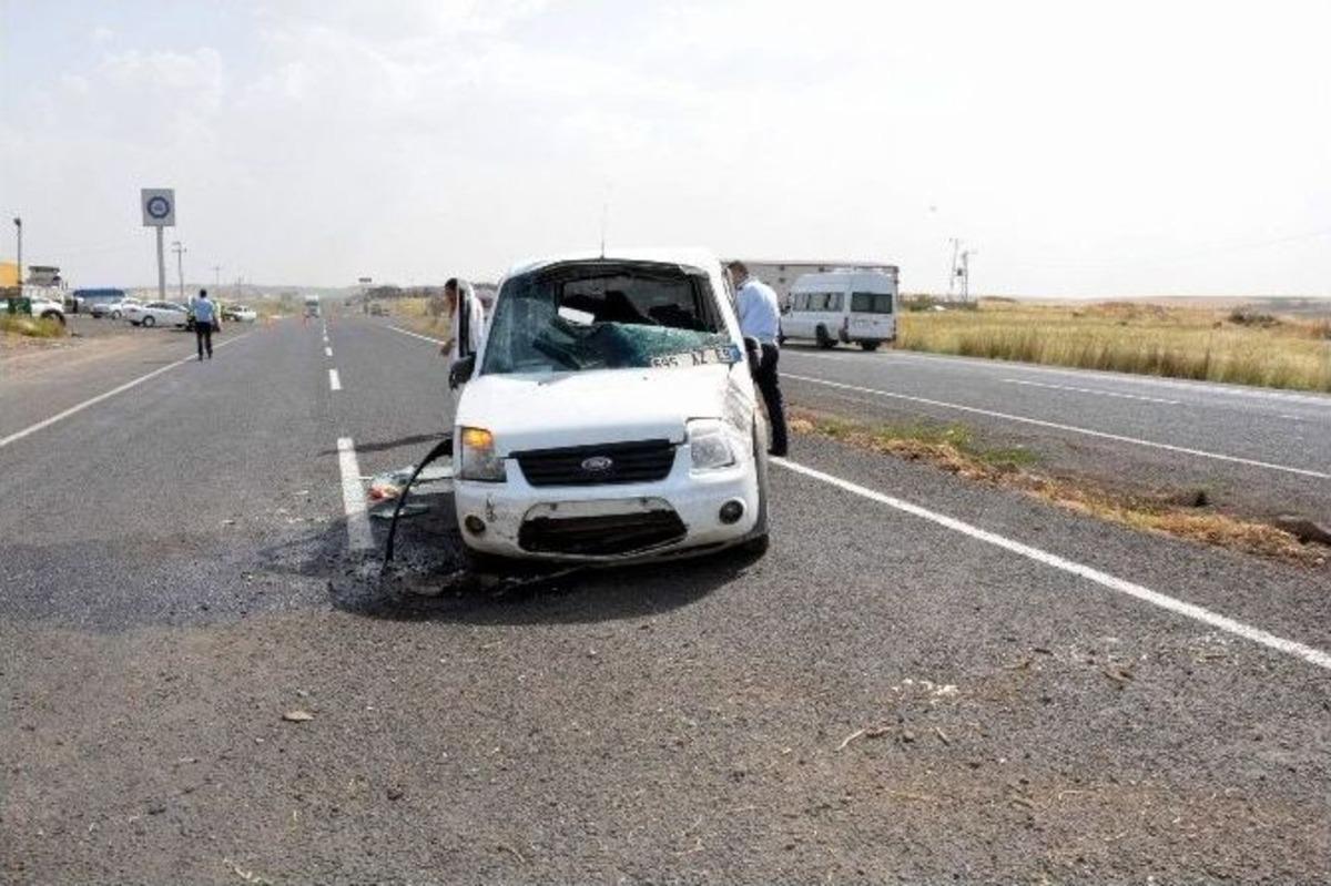 Şanlıurfa&rsquo;da Polis Aracı Kaza Yaptı: 2 Yaralı