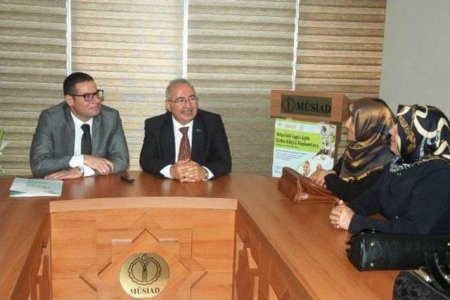 Kursiyerlerin Sergisine Yoğun İlgi 1