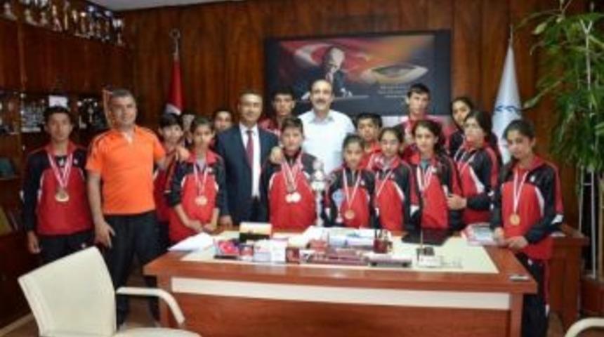 İşitme Engellilerde T&uuml;rkiye Şampiyonu Oldular