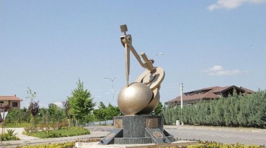 Yeni T&uuml;rkiye Anıtı Başiskele&rsquo;de