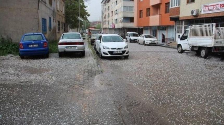 Oltu&rsquo;da Dolu Yağışı Zarara Yol A&ccedil;tı
