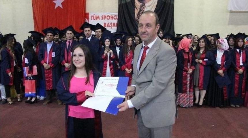 &Ccedil;arşamba Myo &Ouml;ğrencilerinin Mezuniyet Sevinci