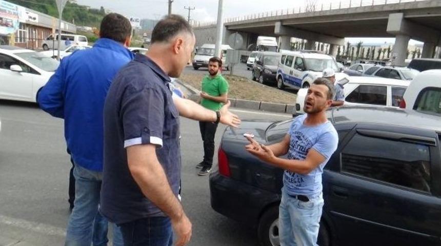 Polisten Ka&ccedil;an Zanlı Yere Attığı Esrarla Yakalandı