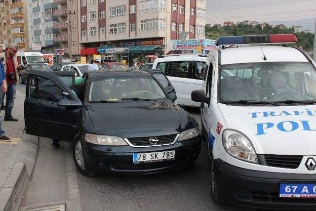 Polisten Kaçan Zanlı Yere Attığı Esrarla Yakalandı