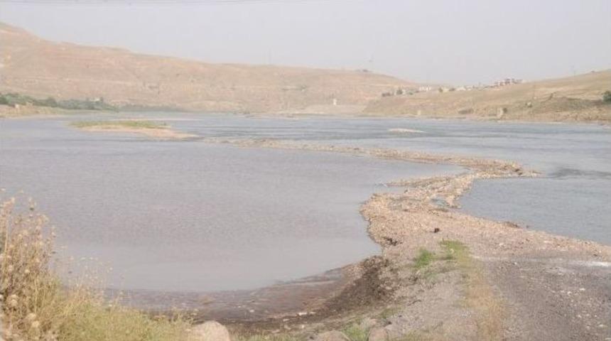 Serinlemek İ&ccedil;in Dicle Nehri&rsquo;ne Giren Gen&ccedil; Boğuldu