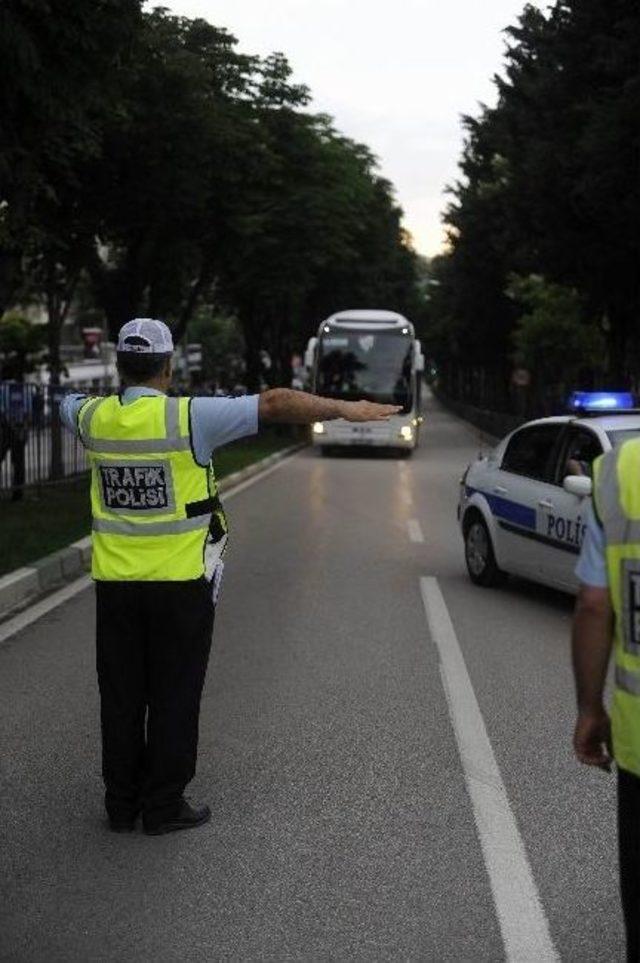Bursaspor Ve Galatasaray Kafilesi Stadyuma Geldi 1