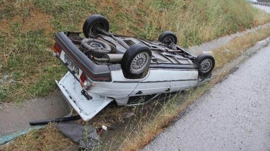 Otomobil Su Kanalına Devrildi: 1 Yaralı