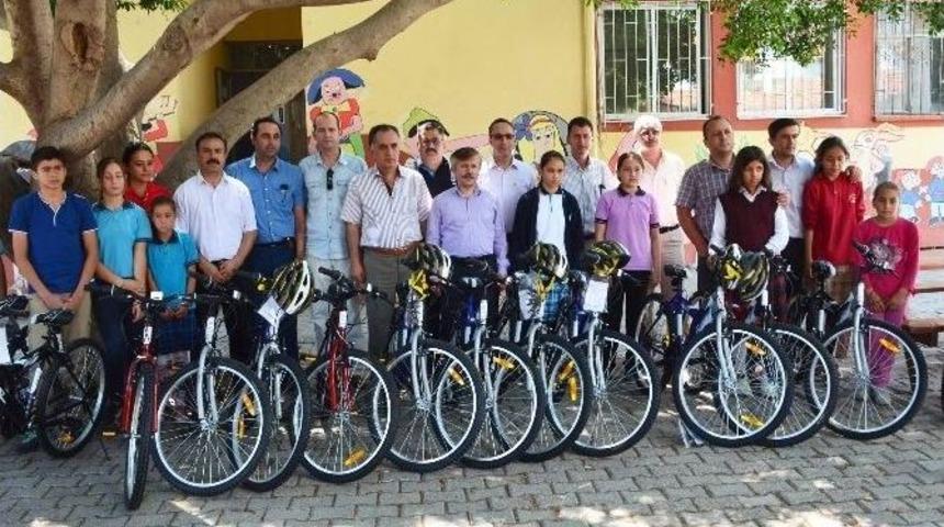 Sağlık Bakanlığı&rsquo;ndan Ortacalı &Ouml;ğrencilere Bisiklet