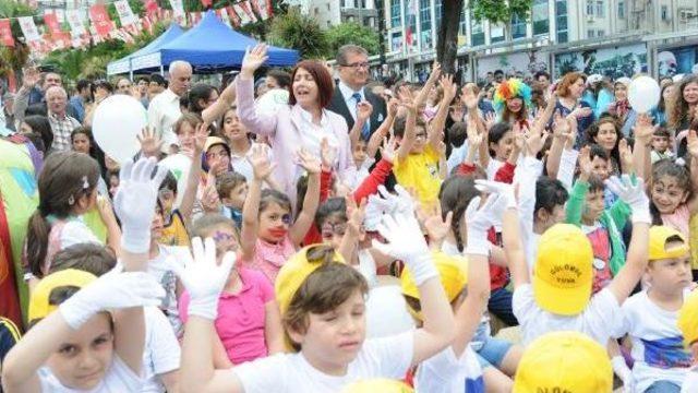 &Ccedil;evre Haftasında &Ouml;ğrencilerden Atık Poşetli, Pet Şişeli Defile 3