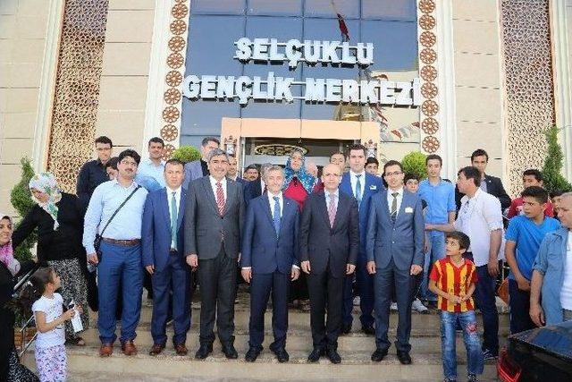 Bakan Şimşek: &ldquo;sel&ccedil;uklu Gen&ccedil;lik Merkezi&rsquo;ne Hayran Kaldım&rdquo; 2