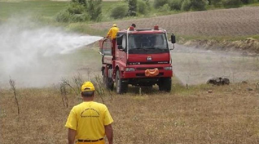 Seydişehir'de &Ccedil;ekirge Istilasına Karşı Ila&ccedil;lama