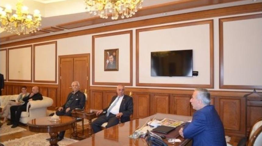 Tursab Başkanı Ulusoy, Vali Kam&ccedil;ı&rsquo;yı Ziyaret Etti