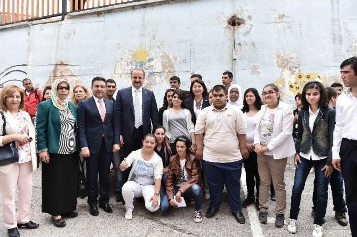 Akg&uuml;l&rsquo;den Eğitime Tam Destek