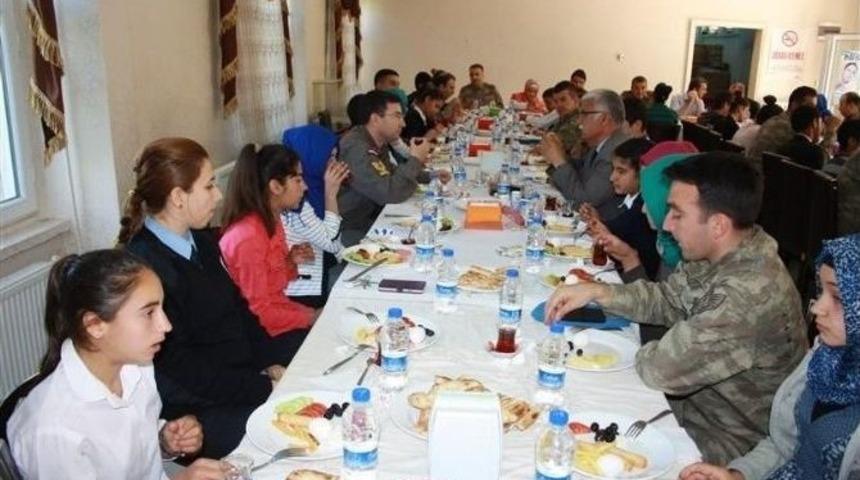 Teog Sınavında Başarılı Olan &Ouml;ğrenciler Kahvaltıda Buluştu