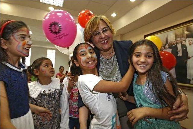 Konaklı Anne Ve &Ccedil;ocukların Mezuniyet Sevinci 1