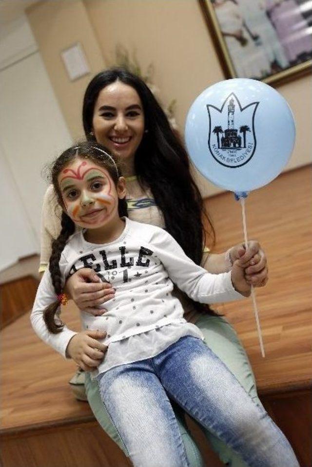 Konaklı Anne Ve &Ccedil;ocukların Mezuniyet Sevinci 2