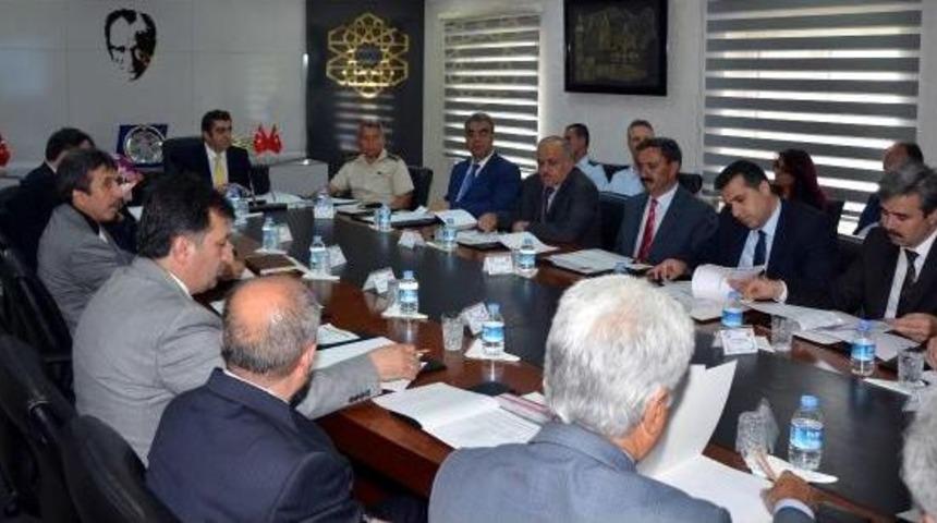 Vali D&uuml;zg&uuml;n: &Ccedil;ocuklara Uyuşturucuyu Anlatırken Merak Uyandırmamalıyız