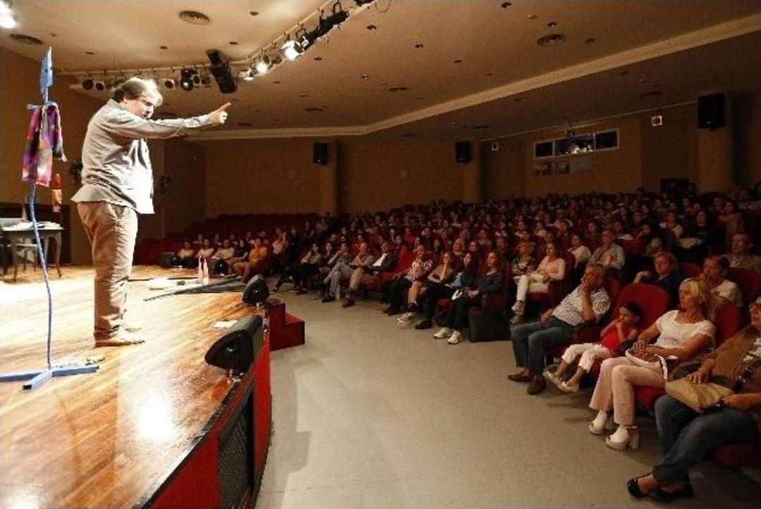 İzmir&rsquo;de Nazım Hikmet Unutulmadı