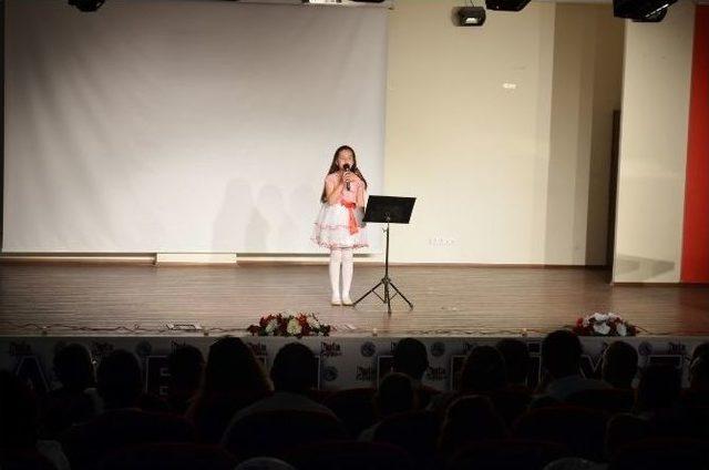 Kendi Yazdıkları Şiirlerle Unutulmaz Bir Dinleti Sergilediler 1