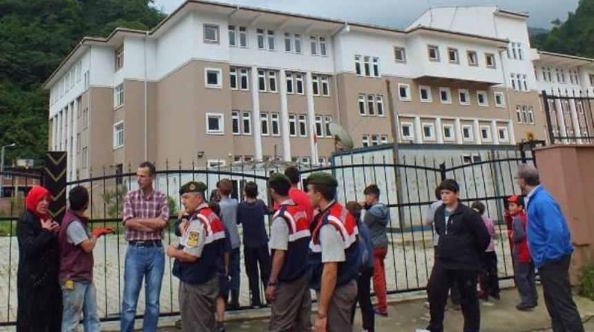 Alacak Eylemi Yaparken Yakalama Kararını &Ouml;ğrenince Ka&ccedil;tı