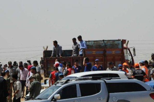 Suriyelilerin Akçakale'ye Geçişleri Devam Etti