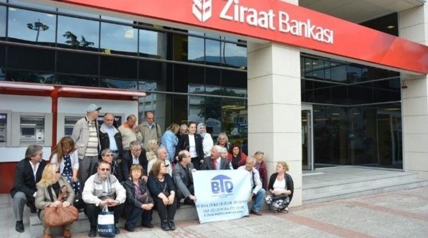 Dosya Masraflarının Geri &Ouml;denmesini İsteyen T&uuml;keticilerden Eylem