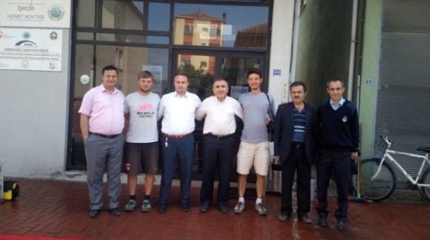 Gen&ccedil; Turistler Başkan G&uuml;neş&rsquo;i Makamında Ziyaret Etti