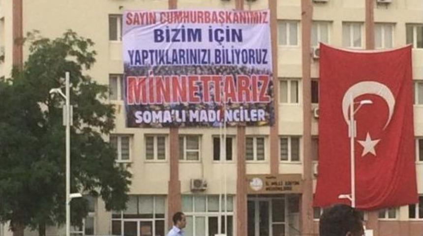Chp'li &Ouml;zel'den 'somalı Madenciler' Imzalı Pankart Tepkisi