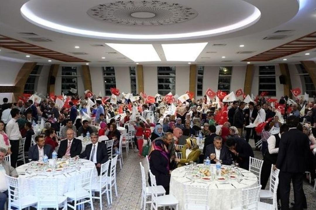 Ak Partililer Balkan G&ouml;&ccedil;menleri Gecesinde Buluştu