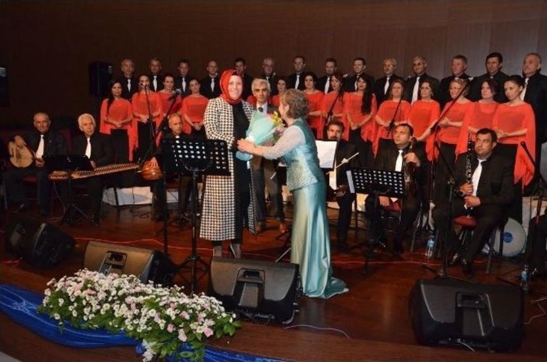 T&uuml;rk Sanat M&uuml;ziği Konseri D&uuml;zcelileri B&uuml;y&uuml;ledi