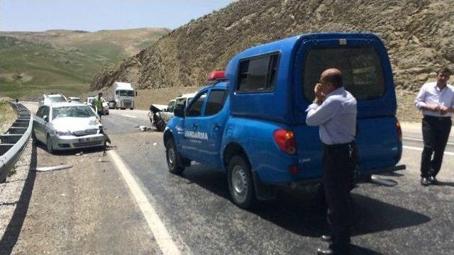 Van’da Trafik Kazası: 4 Yaralı