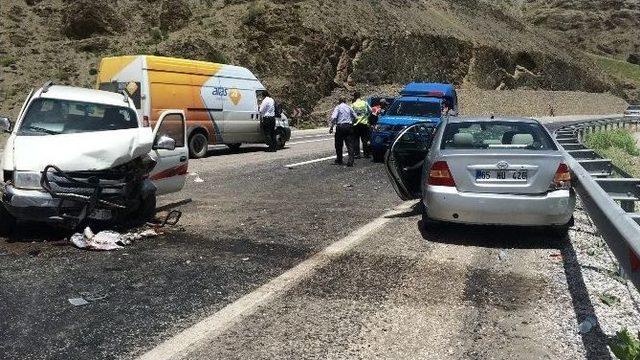 Van’da Trafik Kazası: 4 Yaralı