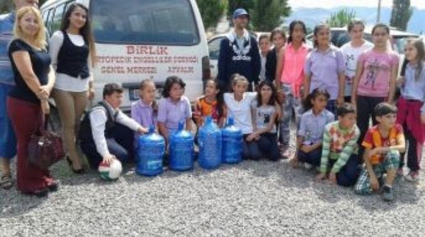 Altınovalı Minik &Ouml;ğrencilerden Engellilere Mavi Kapak Desteği