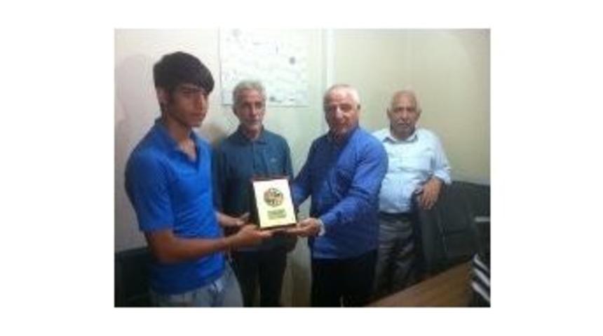 U-16 Feridun Yıldız Ligi Gol Kralına Şilt Verildi