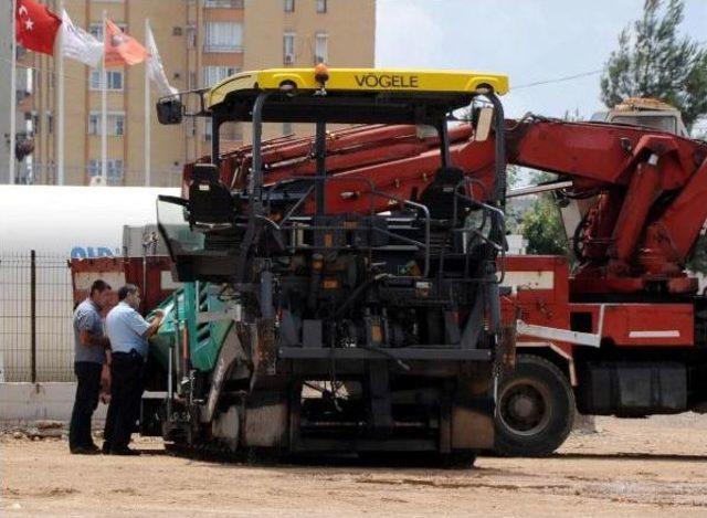 Sevgilisiyle Tartıştı, Asfalt Makinesi Altında Intihar Etti