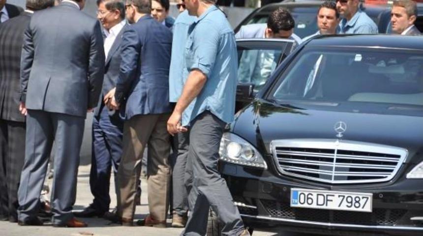 Başbakan Davutoğlu Atat&uuml;rk Havalimanı Taksicilerini Ziyaret Etti