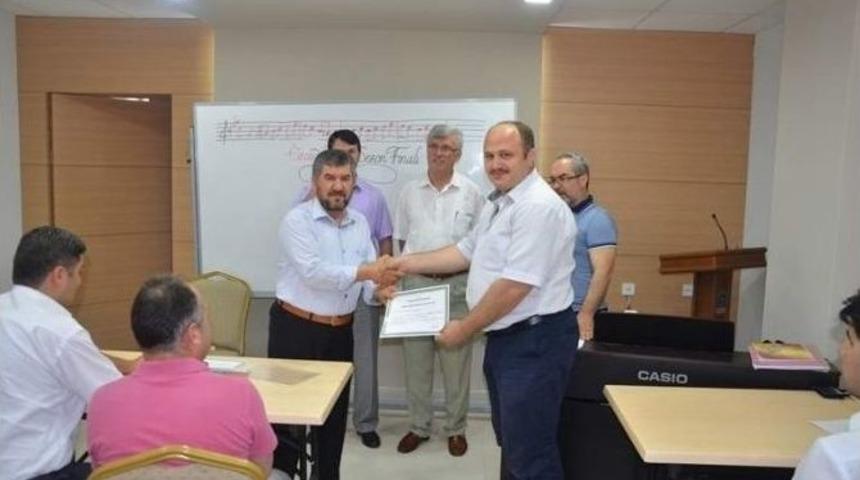 Ezanı G&uuml;zel Okuma Hizmet İ&ccedil;i Eğitim Kursiyerlerine Belgeleri Verildi