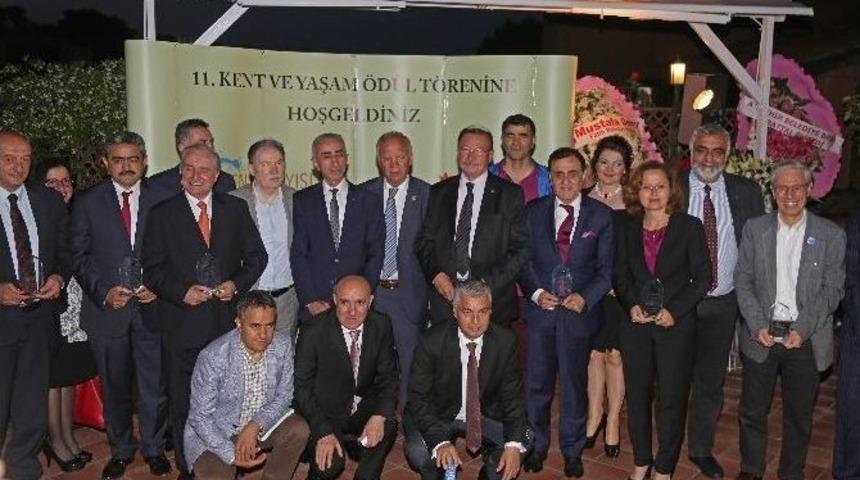 11. Kent Ve Yaşam &Ouml;d&uuml;llerinde Yerel Y&ouml;netim &Ouml;d&uuml;l&uuml; B&uuml;y&uuml;kşehir Belediyesi&rsquo;ne Verildi