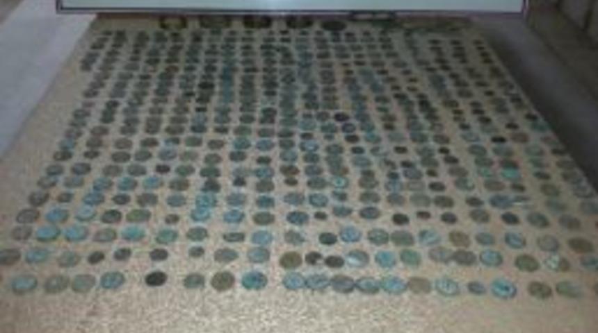 Bursa&rsquo;Da Roma-Bizans D&ouml;nemine Ait 452 G&uuml;m&uuml;ş Sikke Ele Ge&ccedil;irildi