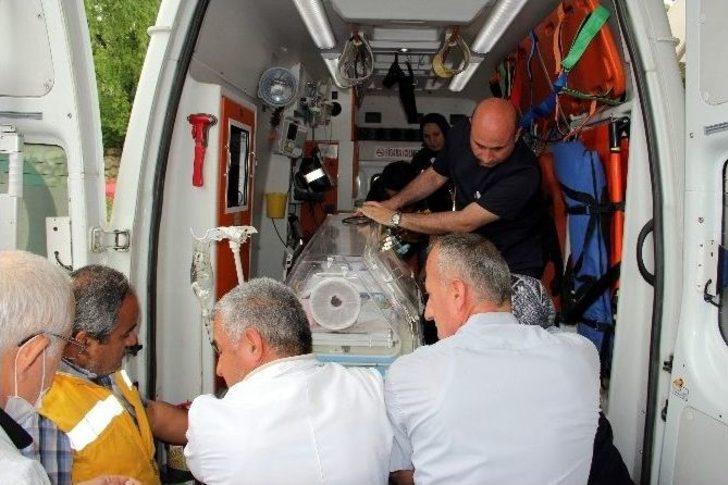 Kazazede Bebek Hayata Tutunmaya Çalışıyor G1