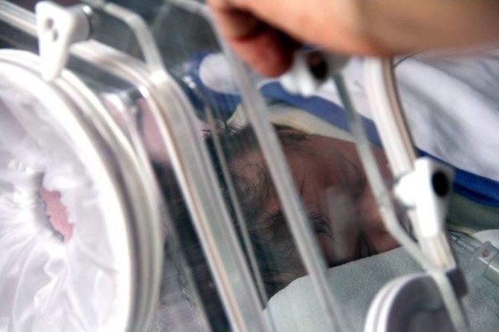 Kazazede Bebek Hayata Tutunmaya Çalışıyor G2