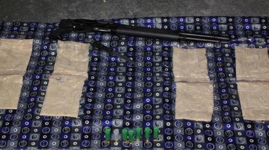 Kumaş Rulosuna Gizlenen 4 Kilo Eroin Ele Ge&ccedil;irildi